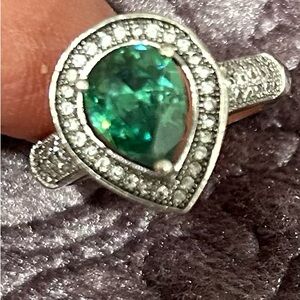 Gorgeous Vintage Voreno Sterling Silver W/Green Emerald Stone Diamond Cubes Ring